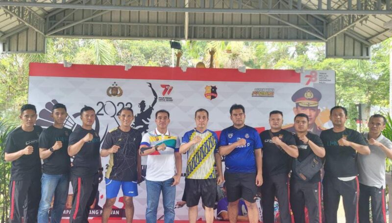 Ganda putra bulu tangkis Polda Banten meraih gelar juara 3 di Kejuaraan Bulu Tangkis Bhayangkara Cup IV 2023