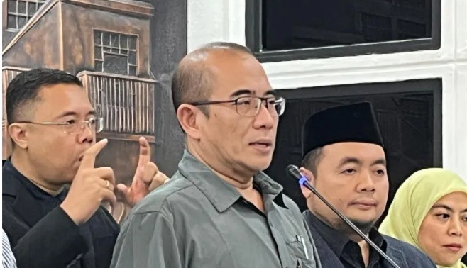 Caption Ketua KPU RI Hasyim Asy'ari di Kantor KPU RI, Jakarta