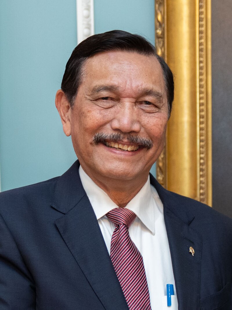 Secretary of State Antony Blinken  greets  Indonesian Coordinating Minister	Luhut Binsar Pandjaitan in the Treaty Room of the State Department on Aug. 4,  2023.

(Official State Department photo by Chuck Kennedy)