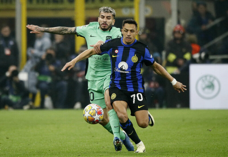 Soccer Football - Champions League - Round of 16 - First Leg - Inter Milan v Atletico Madrid - San Siro, Milan, Italy - February 20, 2024 Atletico Madrid's Angel Correa in action with Inter Milan's Alexis Sanchez REUTERS/Alessandro Garofalo